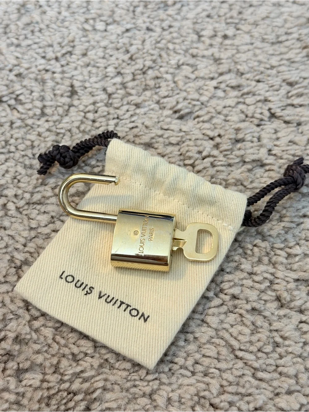 LOUIS VUITTON